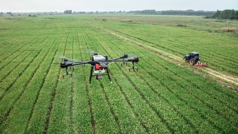 AGRICULTURAL ROBOTS // MULTI-AGENTS SYSTEMS  - @DJI-Agras by Pixabay